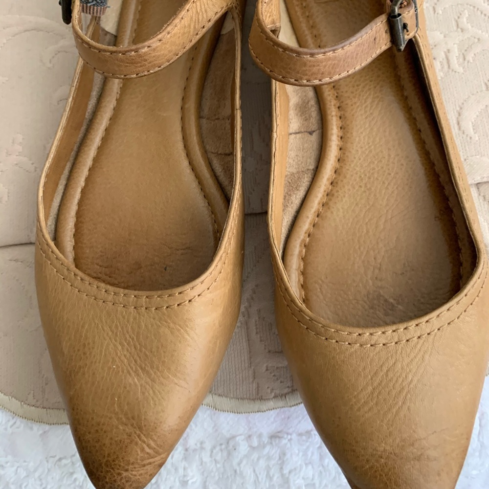 Frye flats